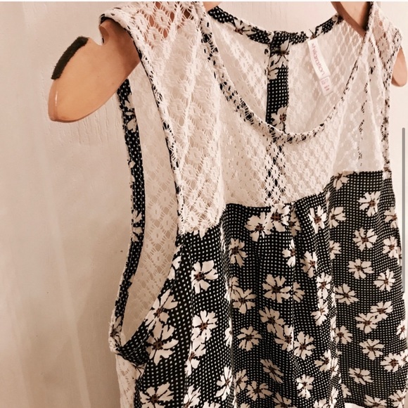 🌼Daisy & lace XS Crop Top🌼 - Picture 4 of 6